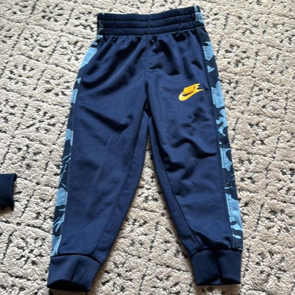 Nike -Tracksuit Sweatshirt and Trousers Baby Boys Camo Sz 1-2Y - Picture 5 of 6
